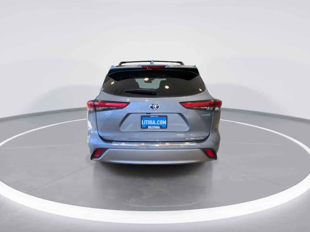 Thumbnail: 2021 Toyota Highlander - 7