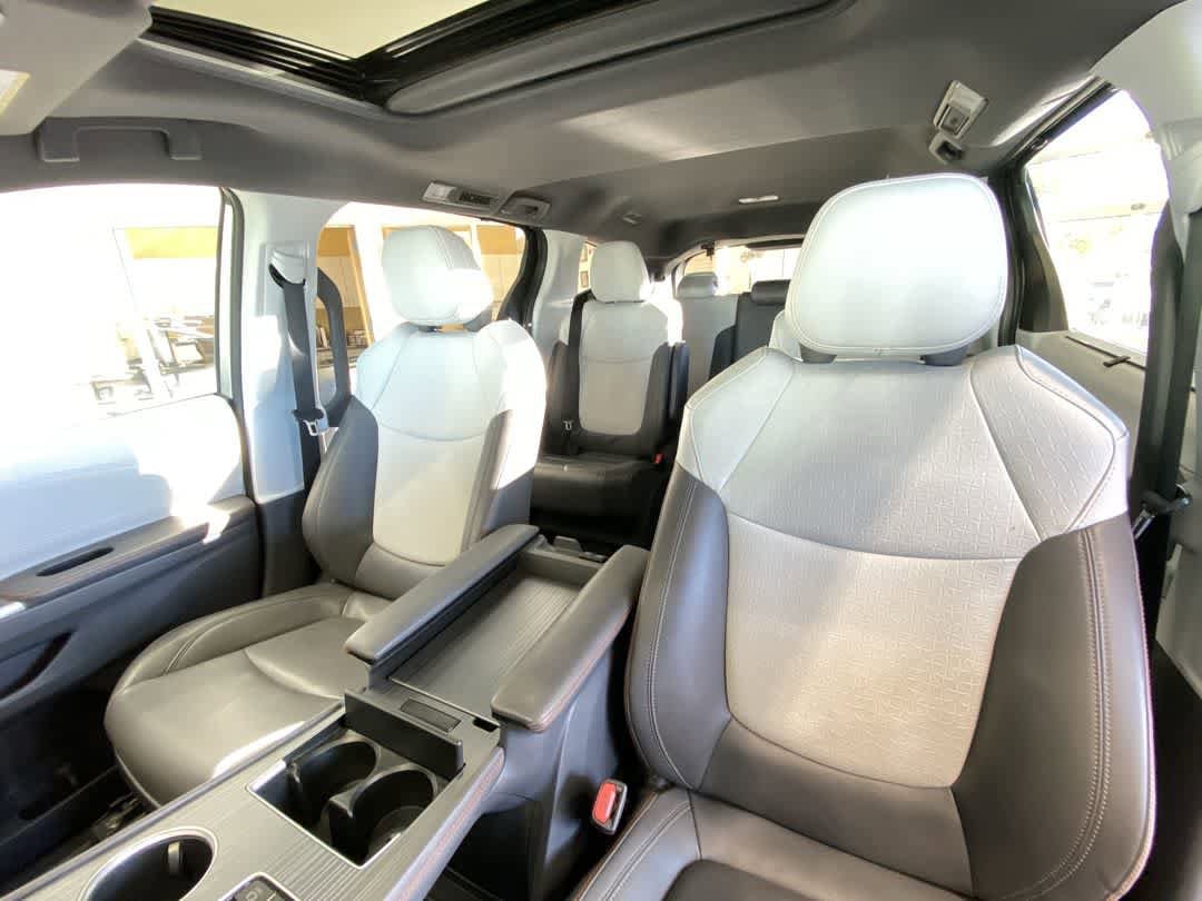 Thumbnail: 2022 Toyota Sienna - 14