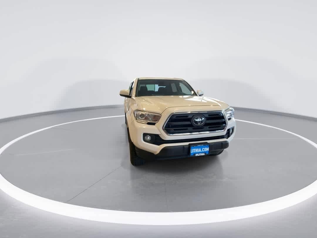 Thumbnail: 2019 Toyota Tacoma - 3