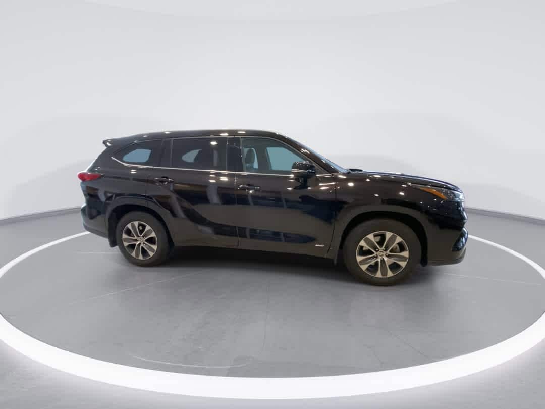 Thumbnail: 2022 Toyota Highlander - 9