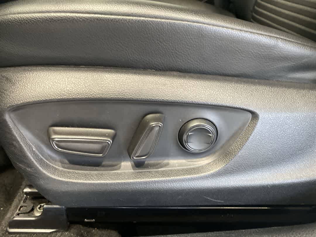 Thumbnail: 2023 Toyota Camry - 12