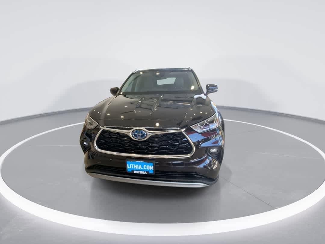 Thumbnail: 2021 Toyota Highlander - 3