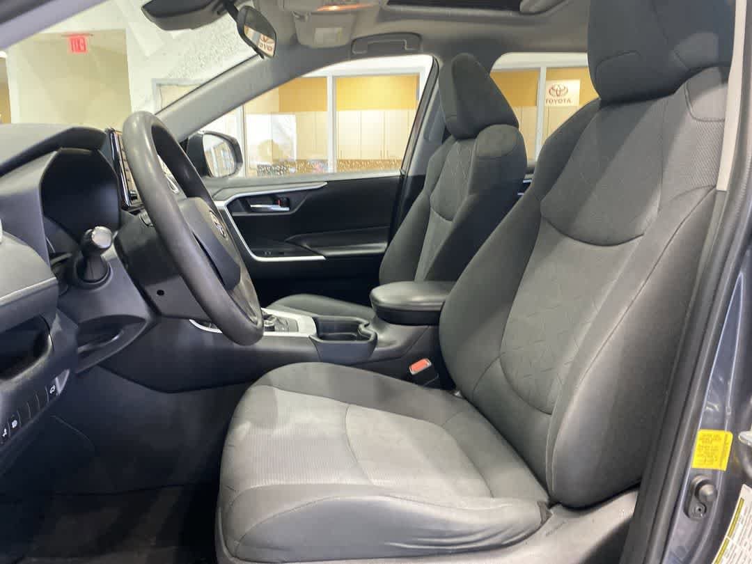 Thumbnail: 2020 Toyota RAV4 - 11