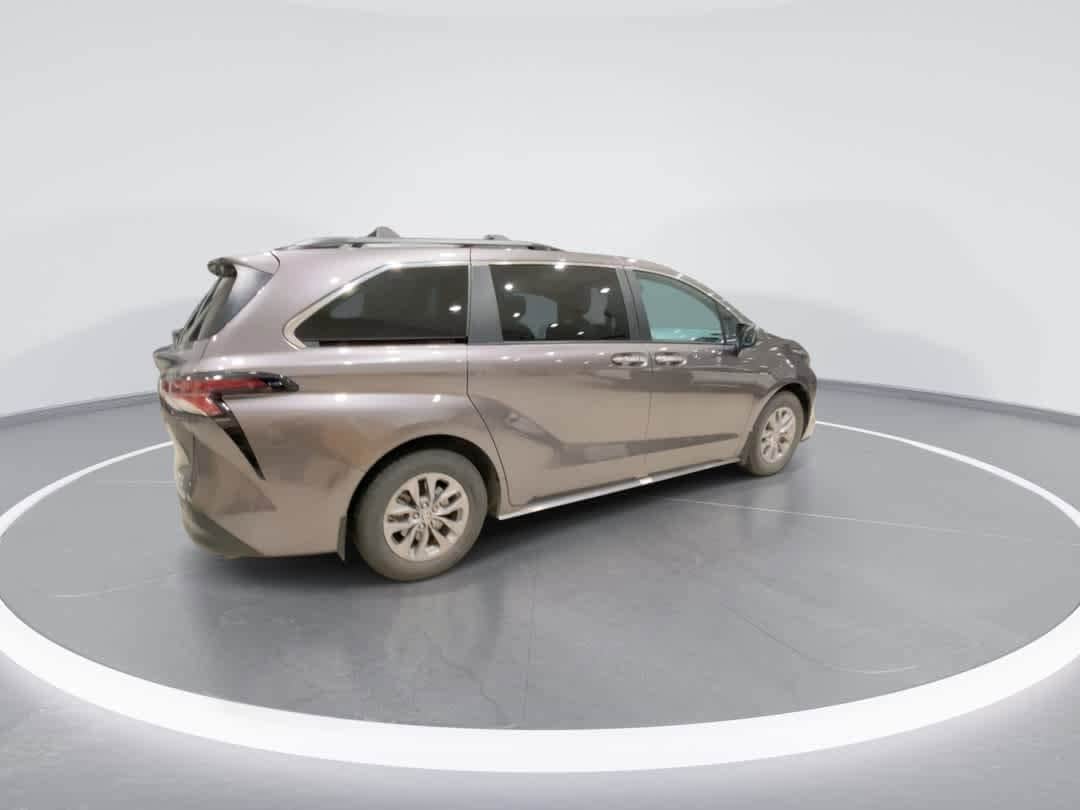 Thumbnail: 2024 Toyota Sienna - 9