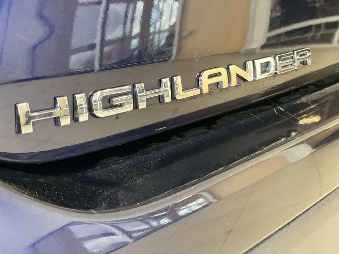 Thumbnail: 2023 Toyota Highlander - 10