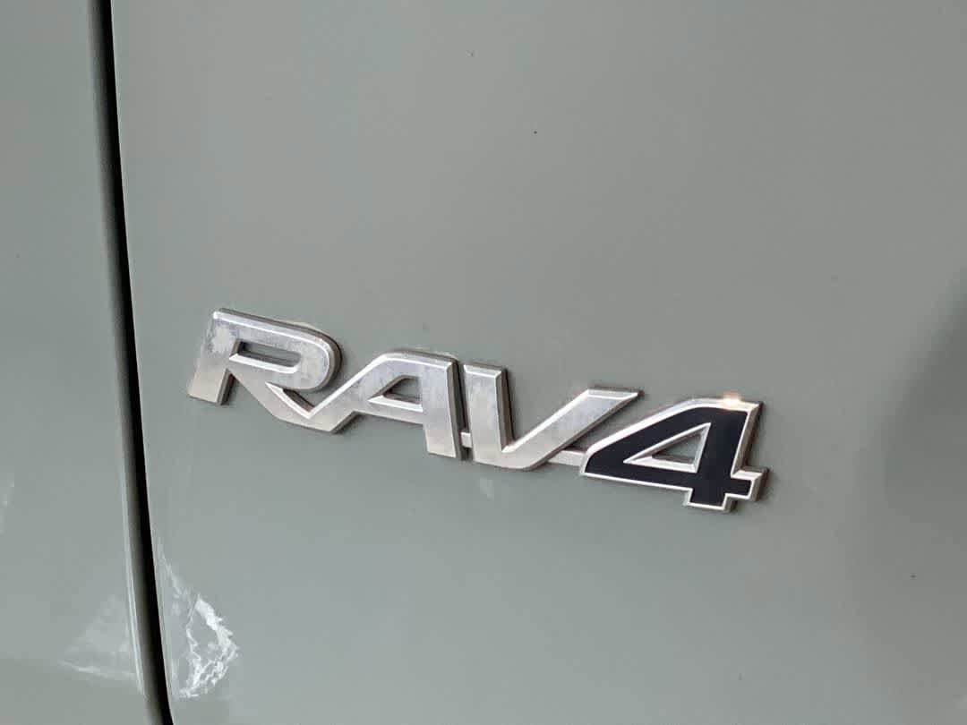 Thumbnail: 2021 Toyota RAV4 - 11