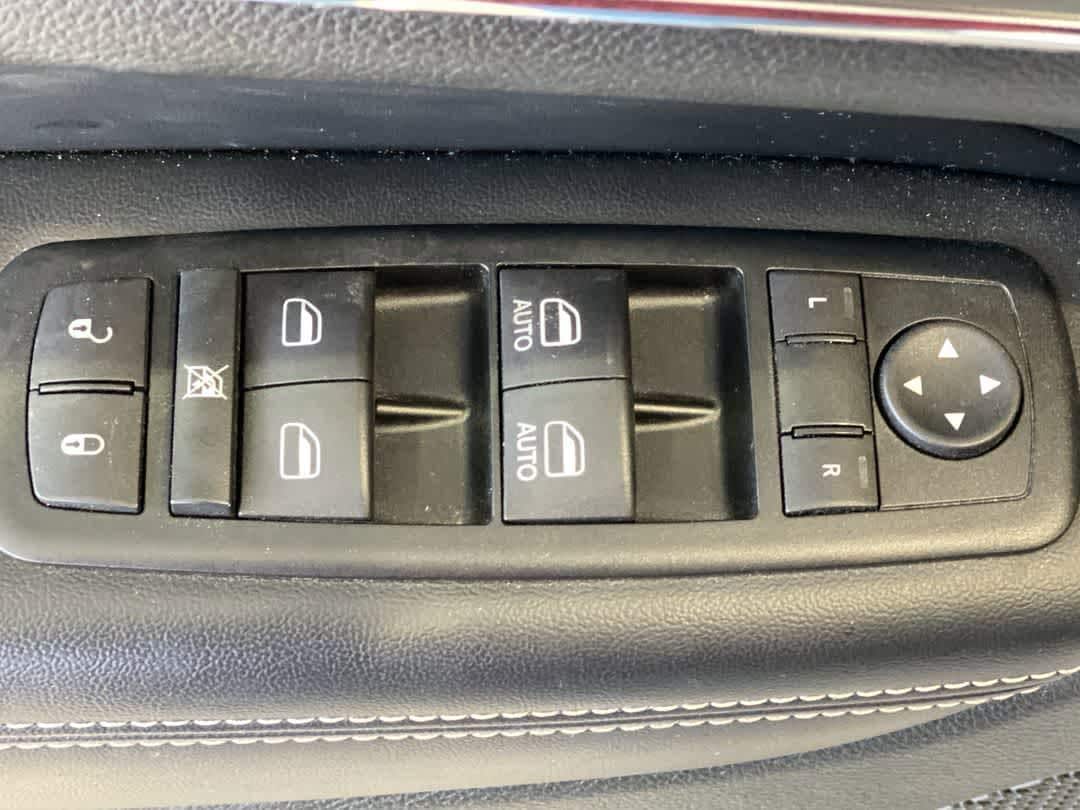 Thumbnail: 2015 Jeep Grand Cherokee - 16