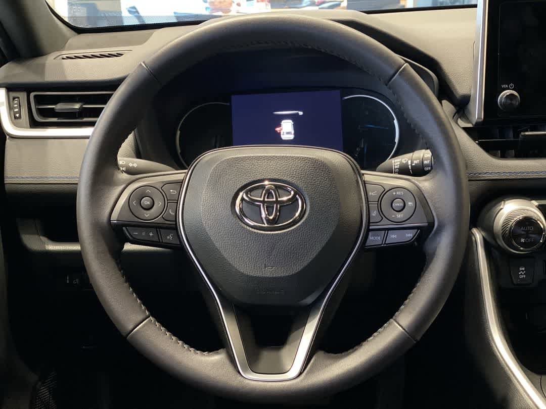 Thumbnail: 2023 Toyota RAV4 - 17