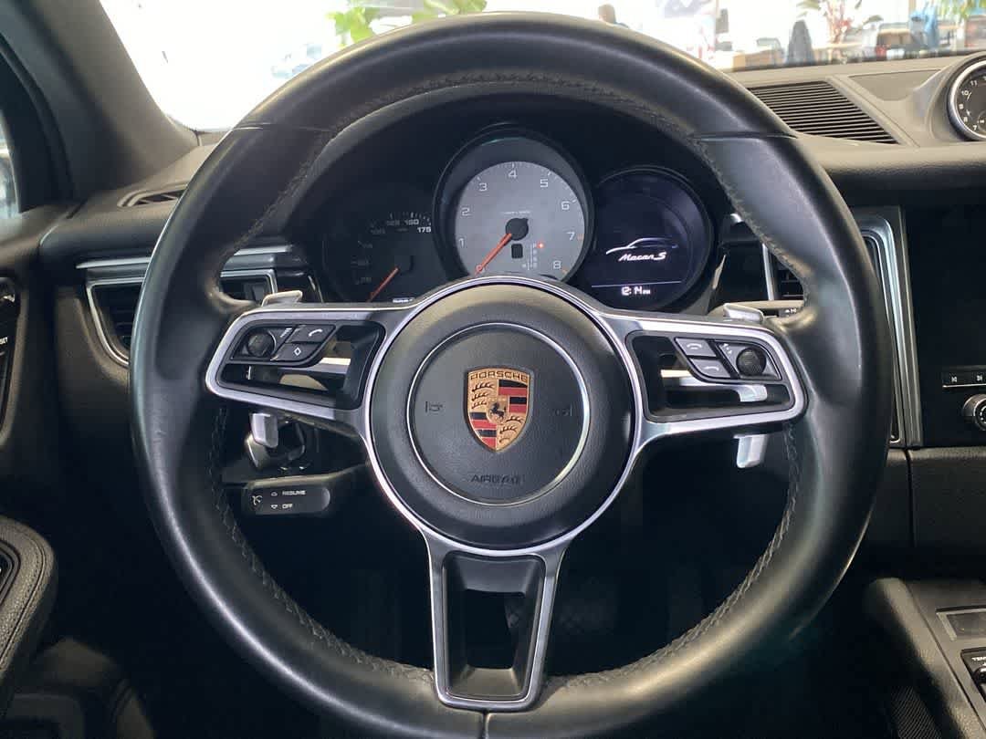Thumbnail: 2018 Porsche Macan - 16