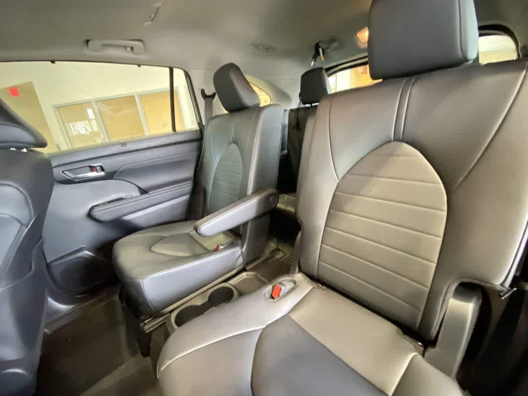 Thumbnail: 2024 Toyota Highlander - 25