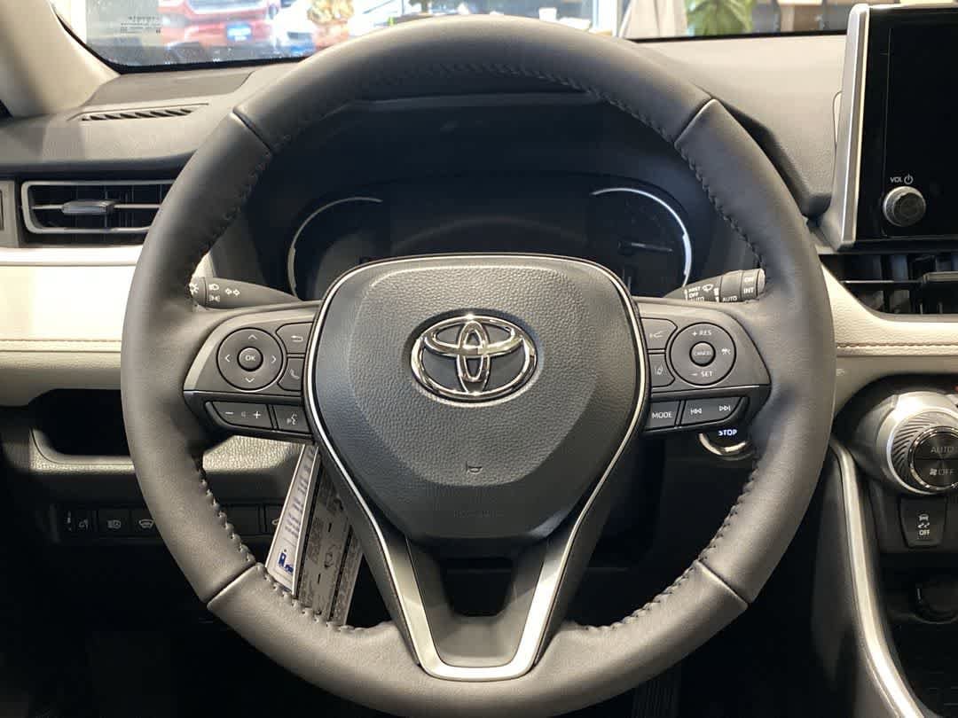 Thumbnail: 2025 Toyota RAV4 - 17