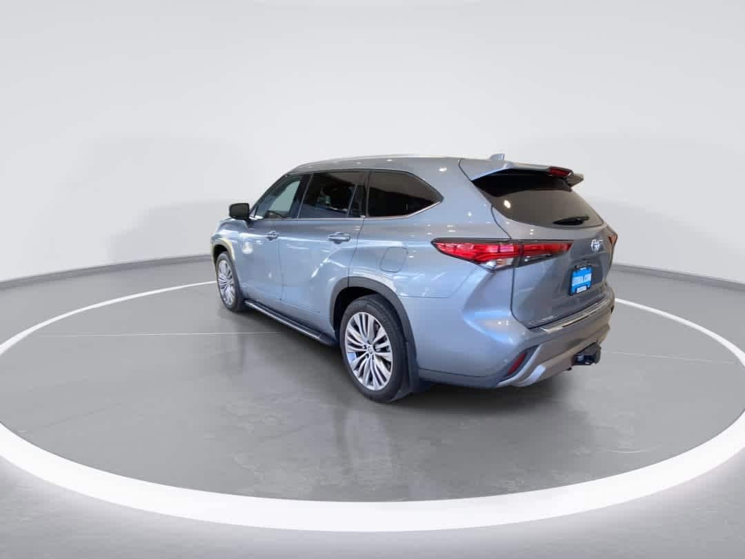 Thumbnail: 2023 Toyota Highlander - 6