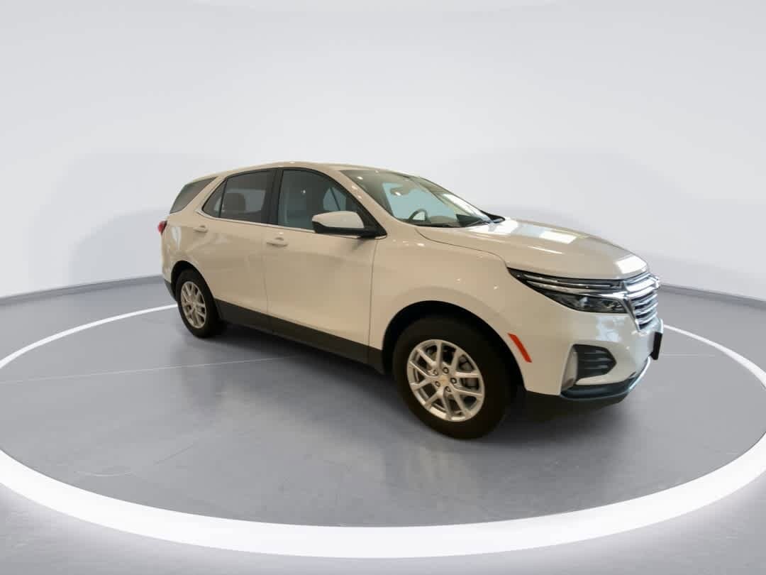 2024 Chevrolet Equinox photo 2