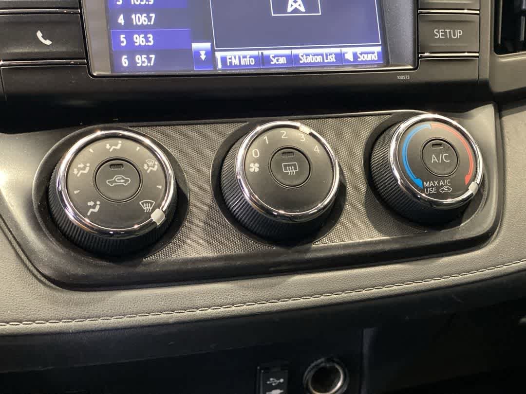 Thumbnail: 2018 Toyota RAV4 - 20