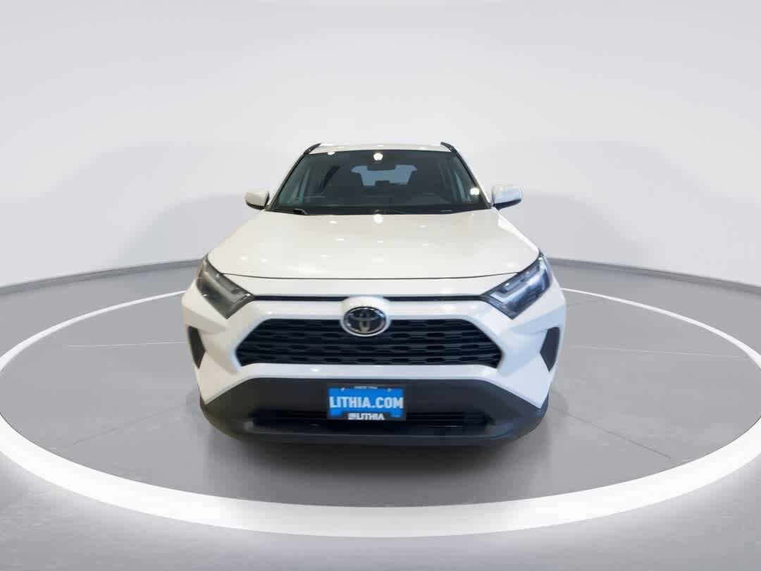 2025 Toyota RAV4 XLE photo 3