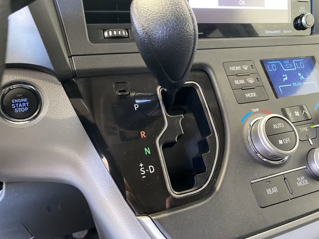 Thumbnail: 2020 Toyota Sienna - 21