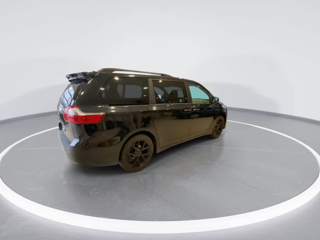 Thumbnail: 2020 Toyota Sienna - 8