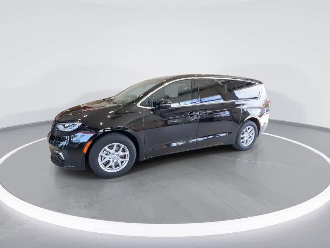 Thumbnail: 2025 Chrysler Pacifica - 4