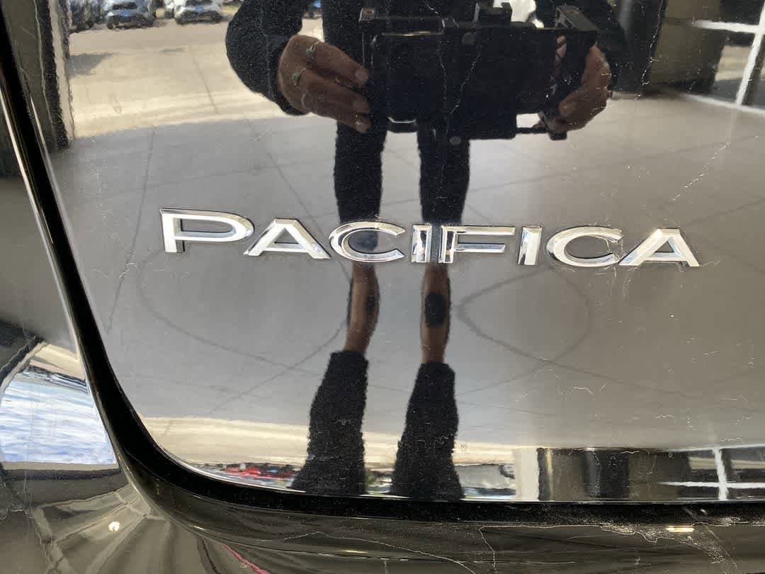 Thumbnail: 2025 Chrysler Pacifica - 19