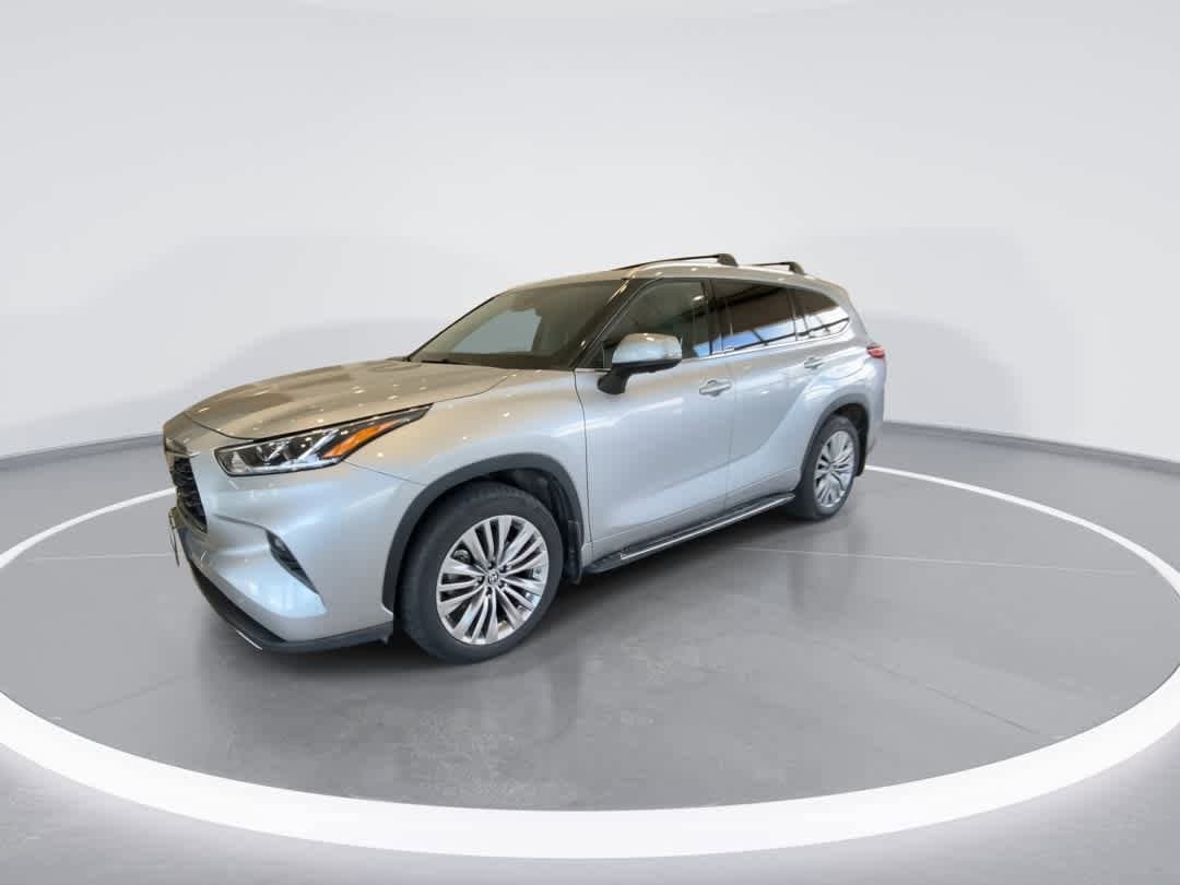 Thumbnail: 2023 Toyota Highlander - 4
