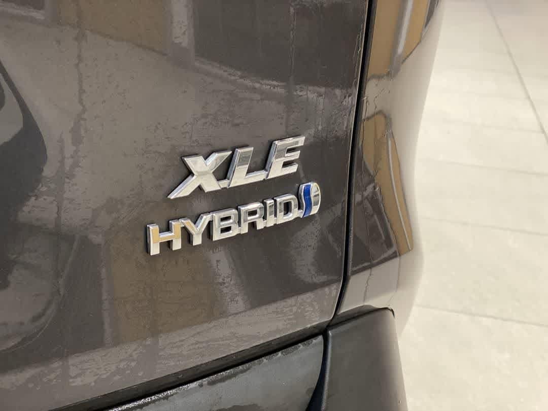 Thumbnail: 2021 Toyota RAV4 - 12