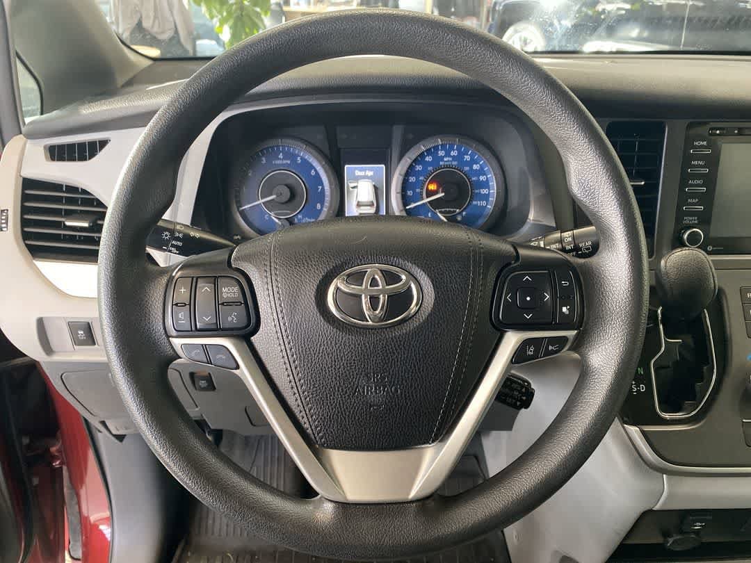 Thumbnail: 2020 Toyota Sienna - 14