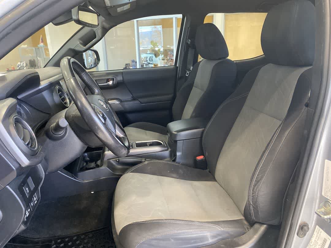 Thumbnail: 2020 Toyota Tacoma - 11