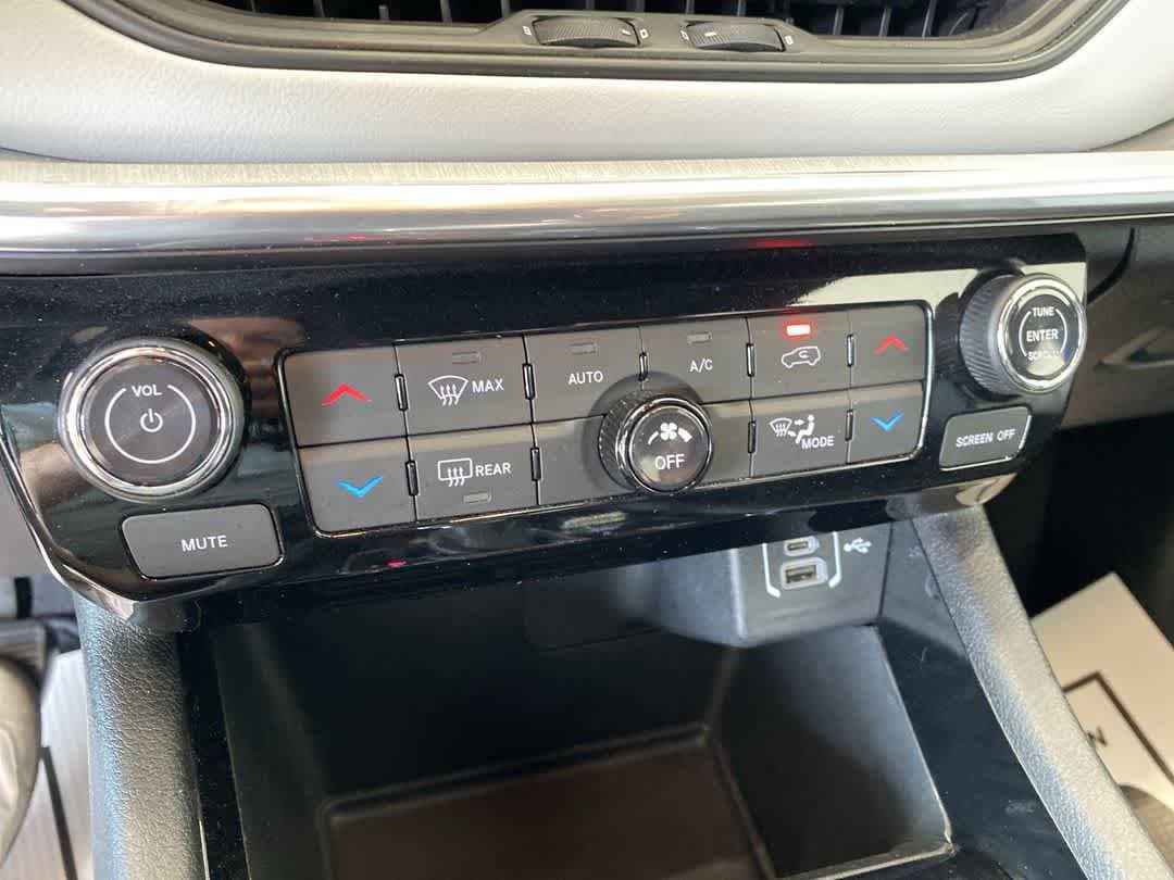 Thumbnail: 2023 Jeep Compass - 21