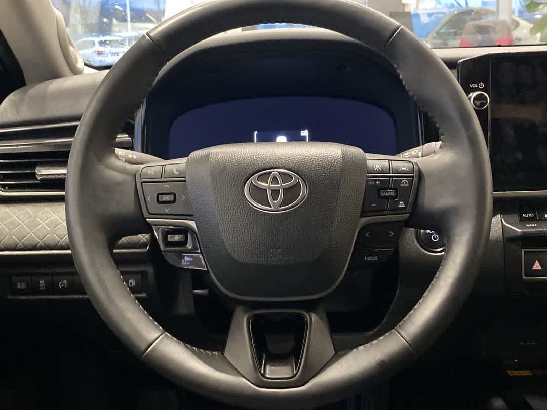 Thumbnail: 2025 Toyota Camry - 17