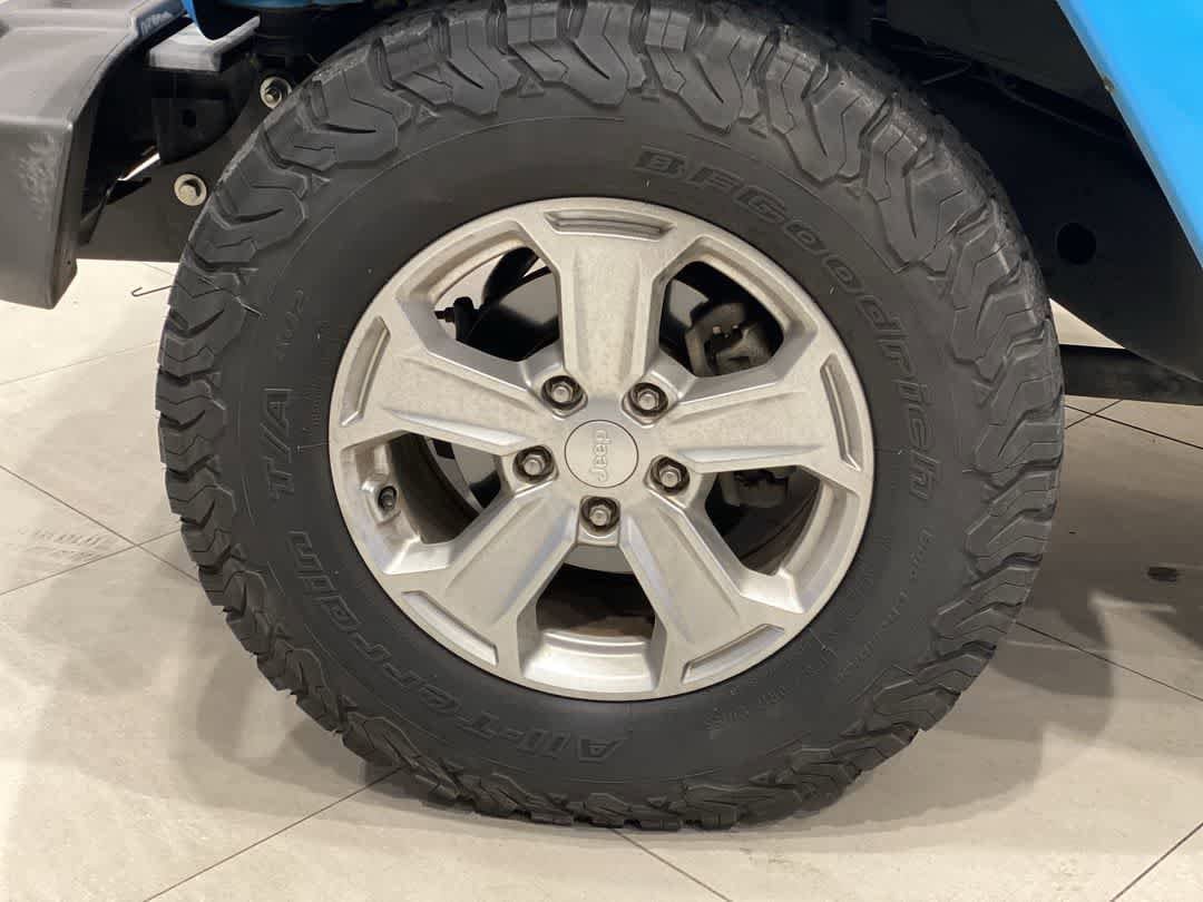 Thumbnail: 2017 Jeep Wrangler - 12