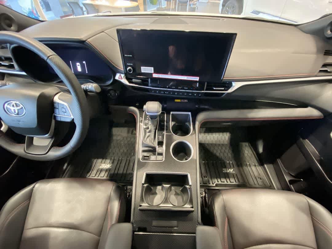 Thumbnail: 2025 Toyota Sienna - 22