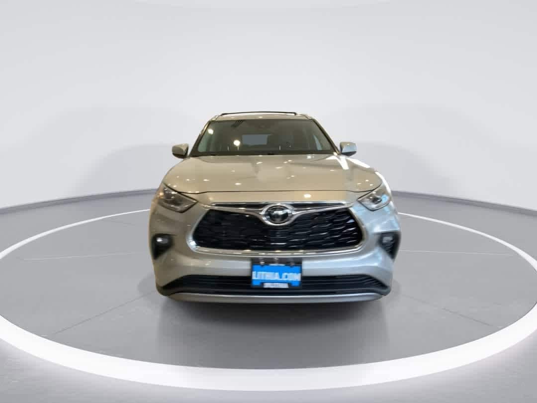 Thumbnail: 2023 Toyota Highlander - 3
