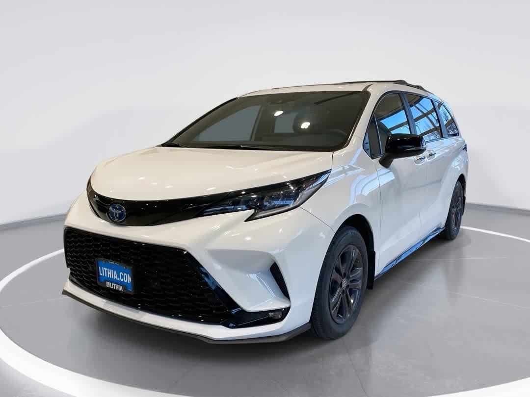 Thumbnail: 2025 Toyota Sienna - 1