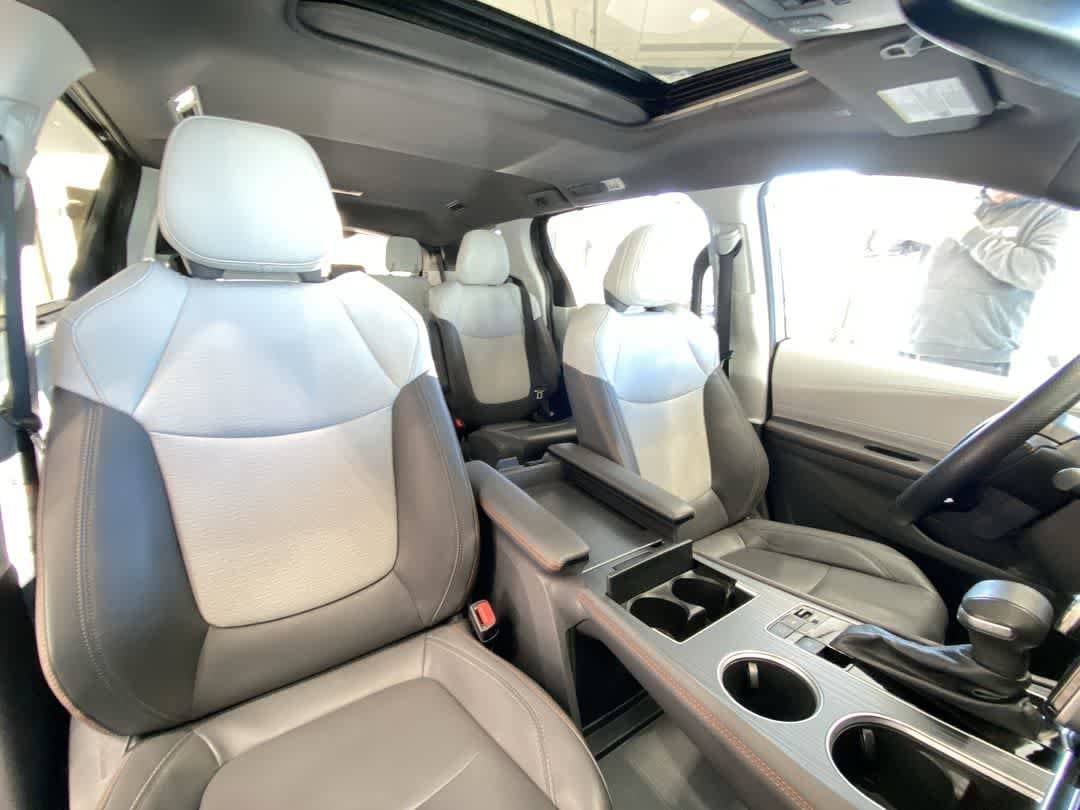 Thumbnail: 2022 Toyota Sienna - 29