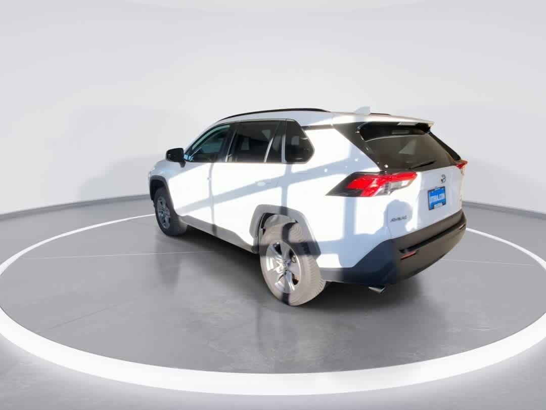 Thumbnail: 2022 Toyota RAV4 - 6