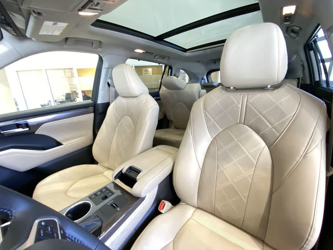Thumbnail: 2024 Toyota Highlander - 14