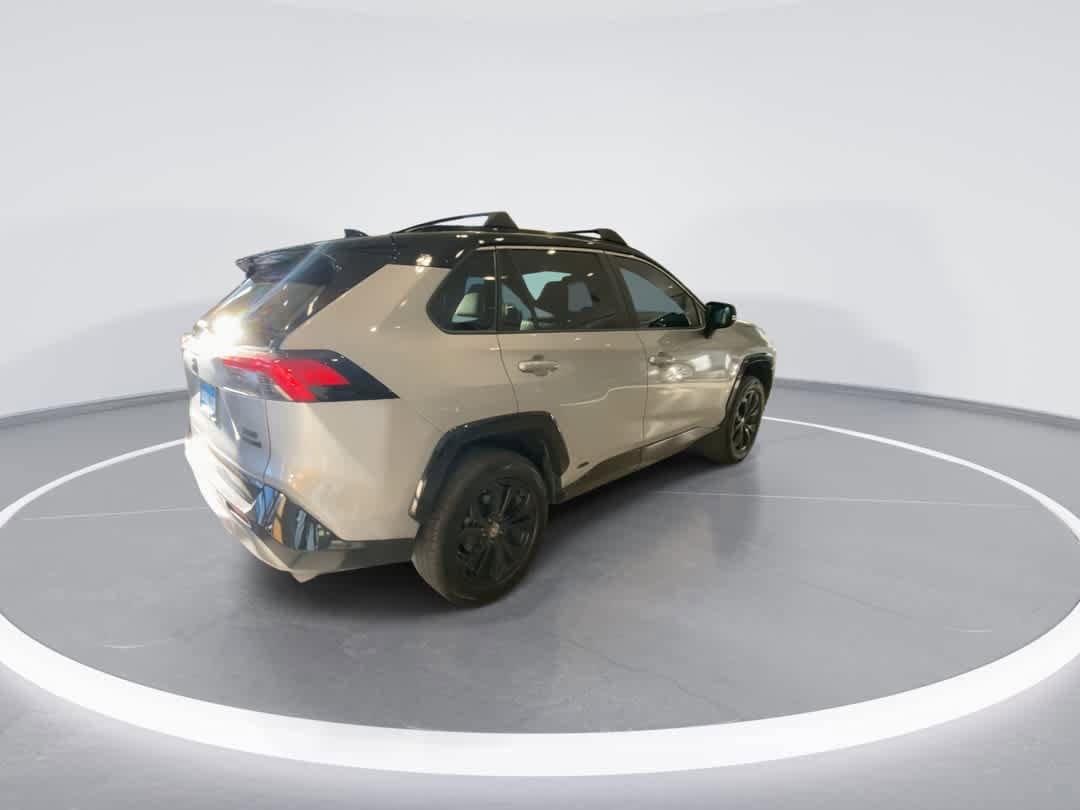 Thumbnail: 2022 Toyota RAV4 - 8