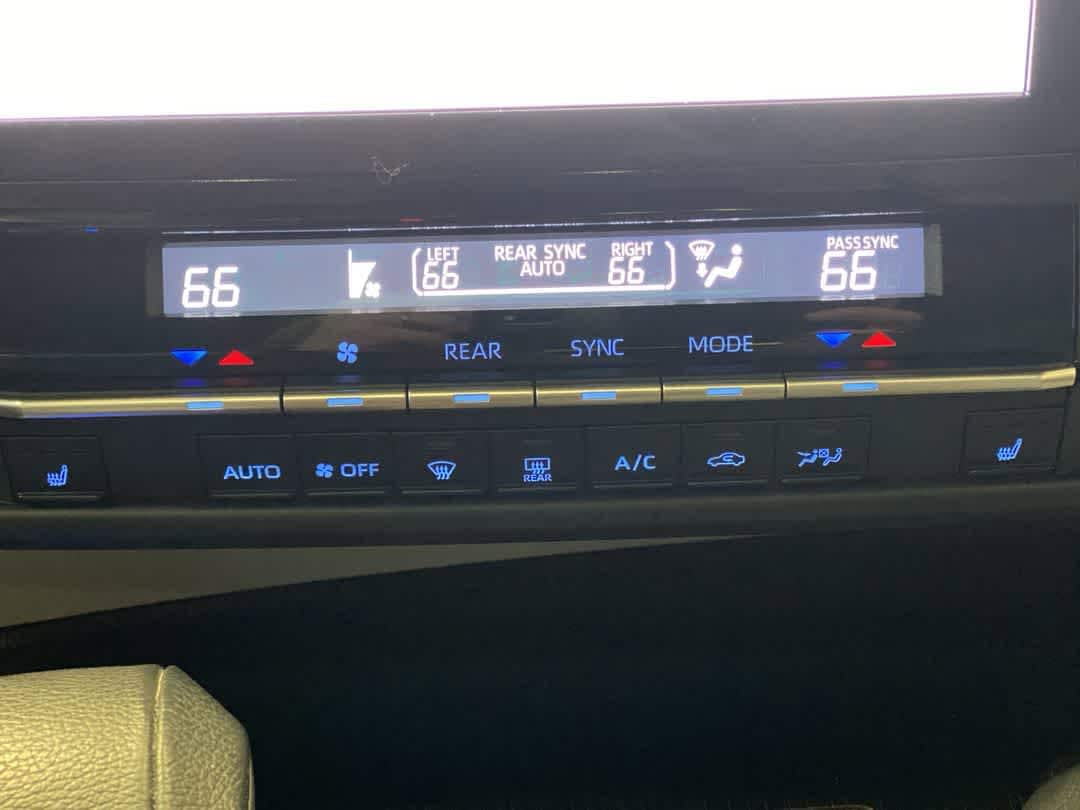 Thumbnail: 2021 Toyota Sienna - 21