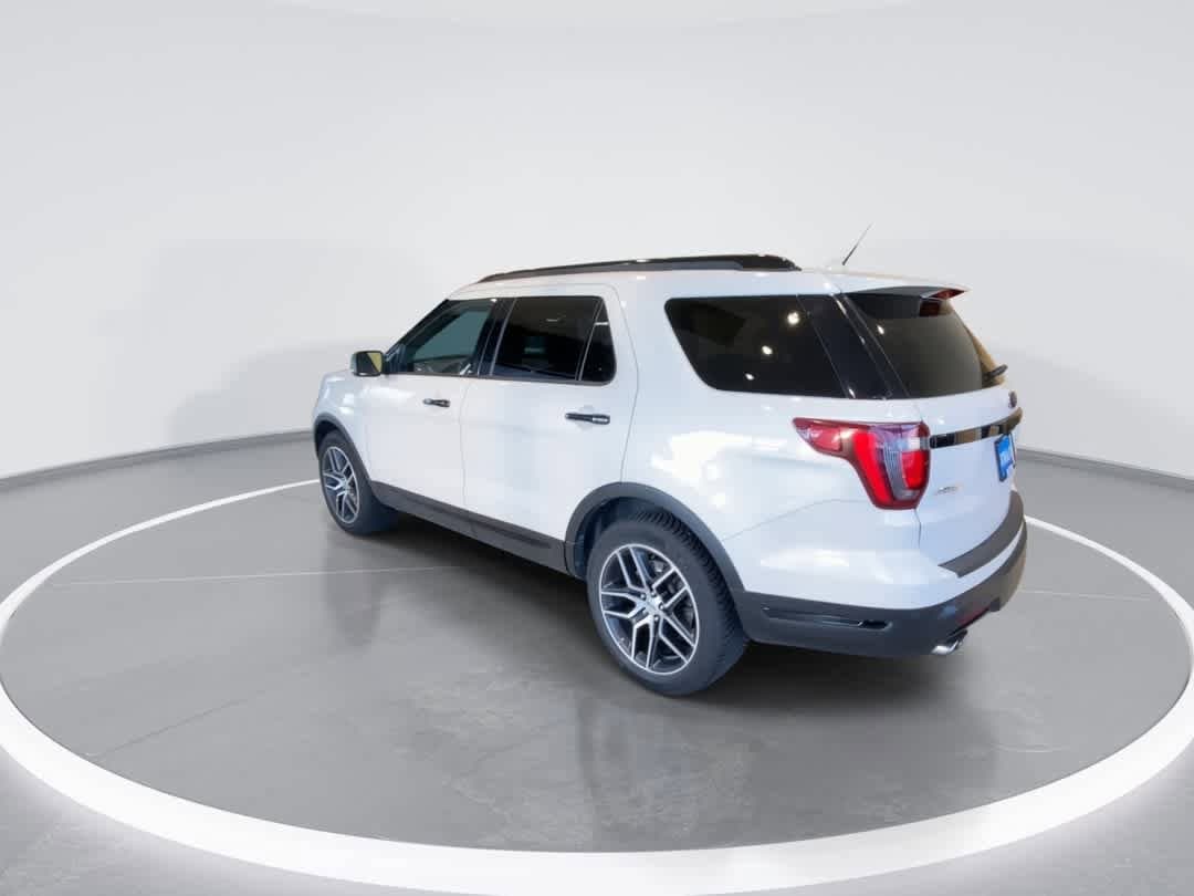Thumbnail: 2019 Ford Explorer - 6