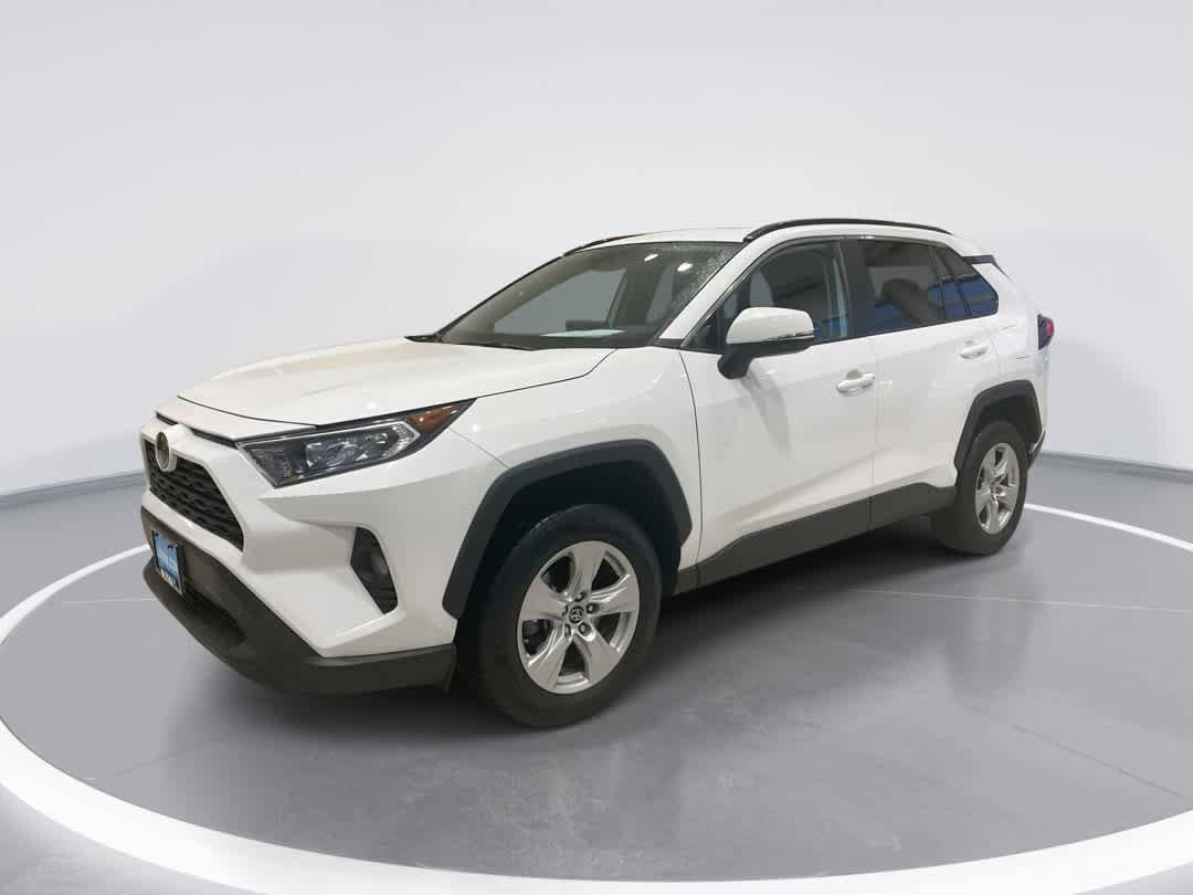 2021 Toyota RAV4 XLE's photo