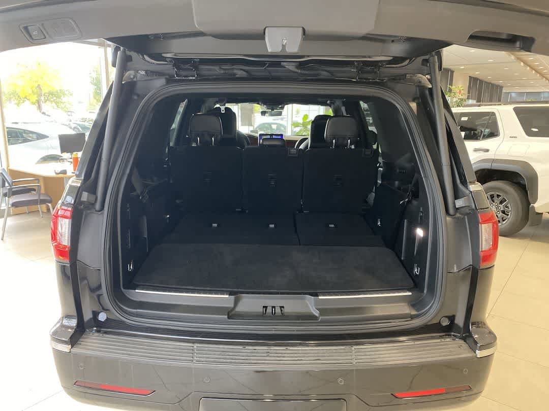 Thumbnail: 2020 Lincoln Navigator - 26