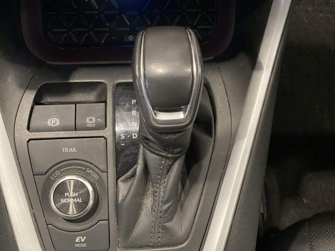 Thumbnail: 2021 Toyota RAV4 - 23