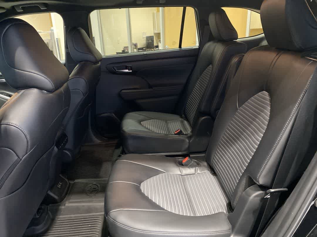 Thumbnail: 2025 Toyota Highlander - 24