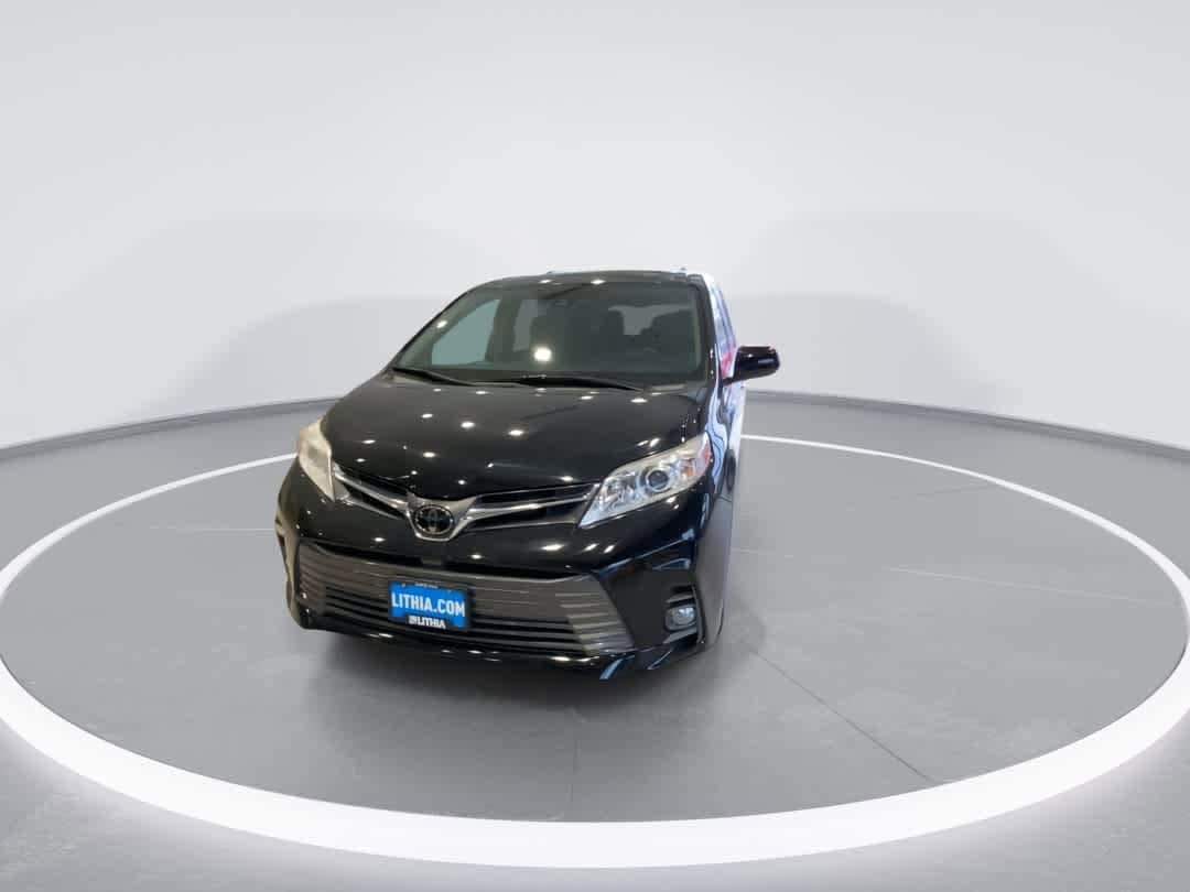 Thumbnail: 2020 Toyota Sienna - 3