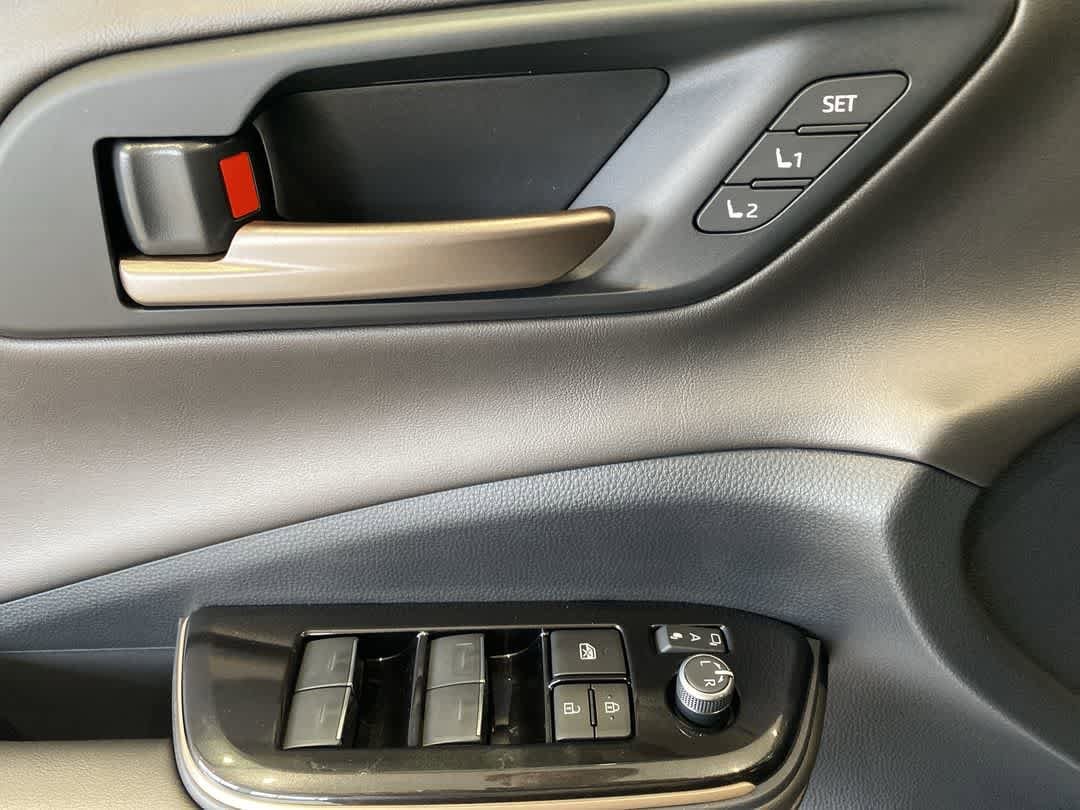 Thumbnail: 2026 Toyota Crown - 13