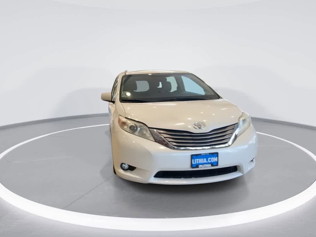 Thumbnail: 2017 Toyota Sienna - 3