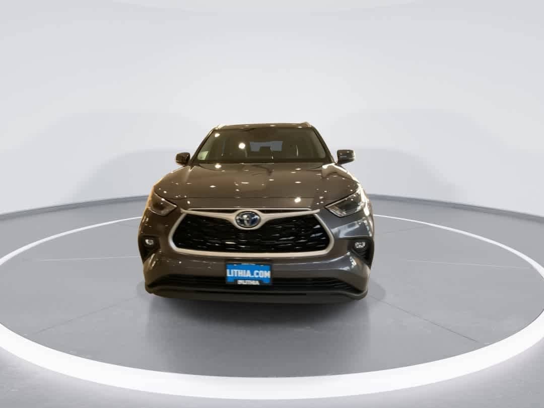 Thumbnail: 2022 Toyota Highlander - 2