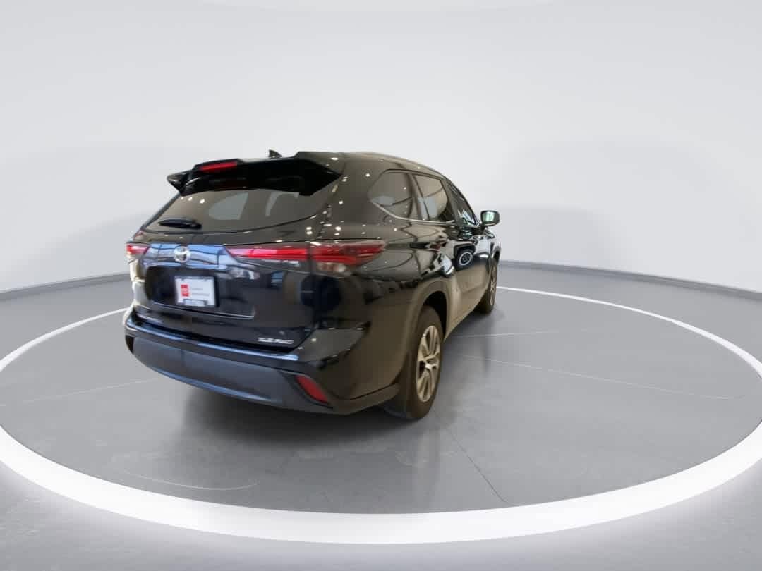 Thumbnail: 2024 Toyota Highlander - 8