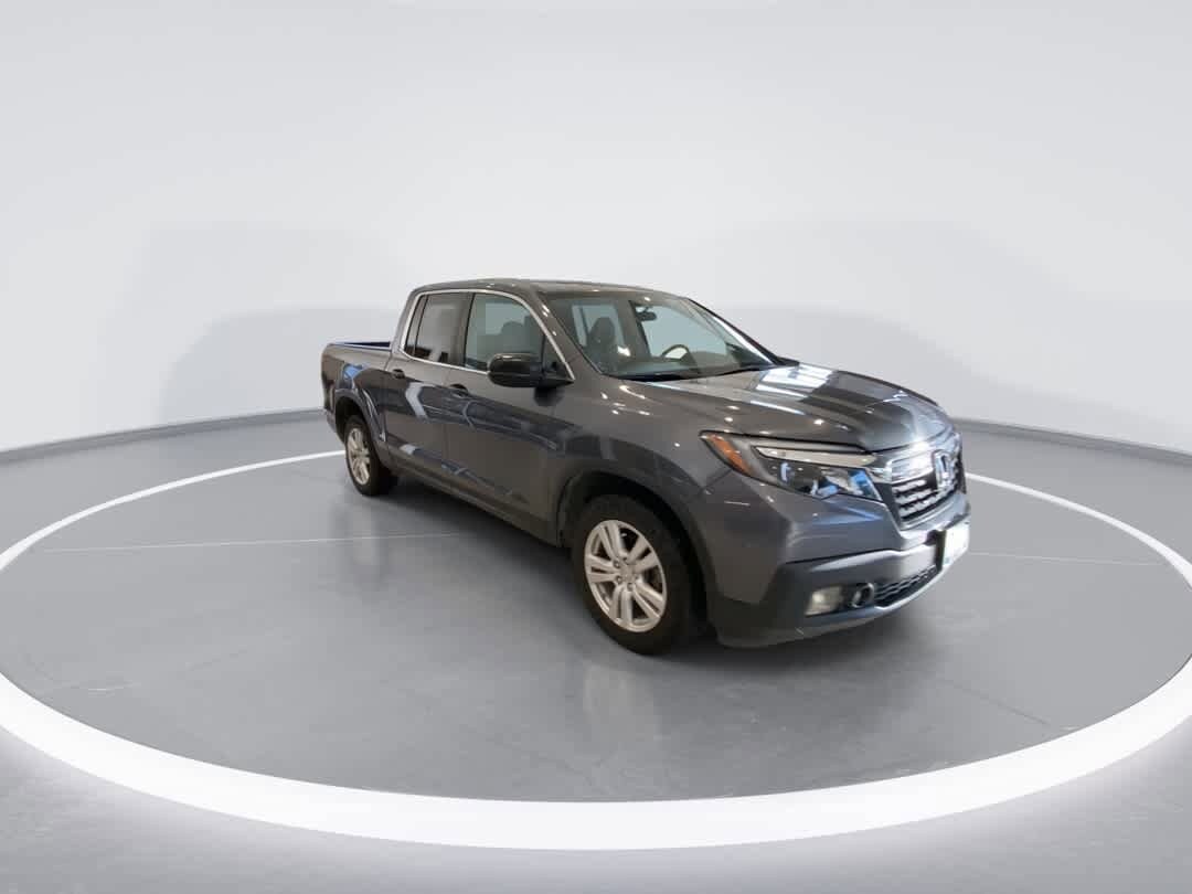 2017 Honda Ridgeline RT photo 2