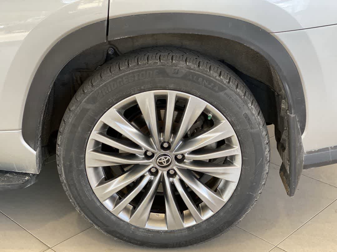 Thumbnail: 2023 Toyota Highlander - 13